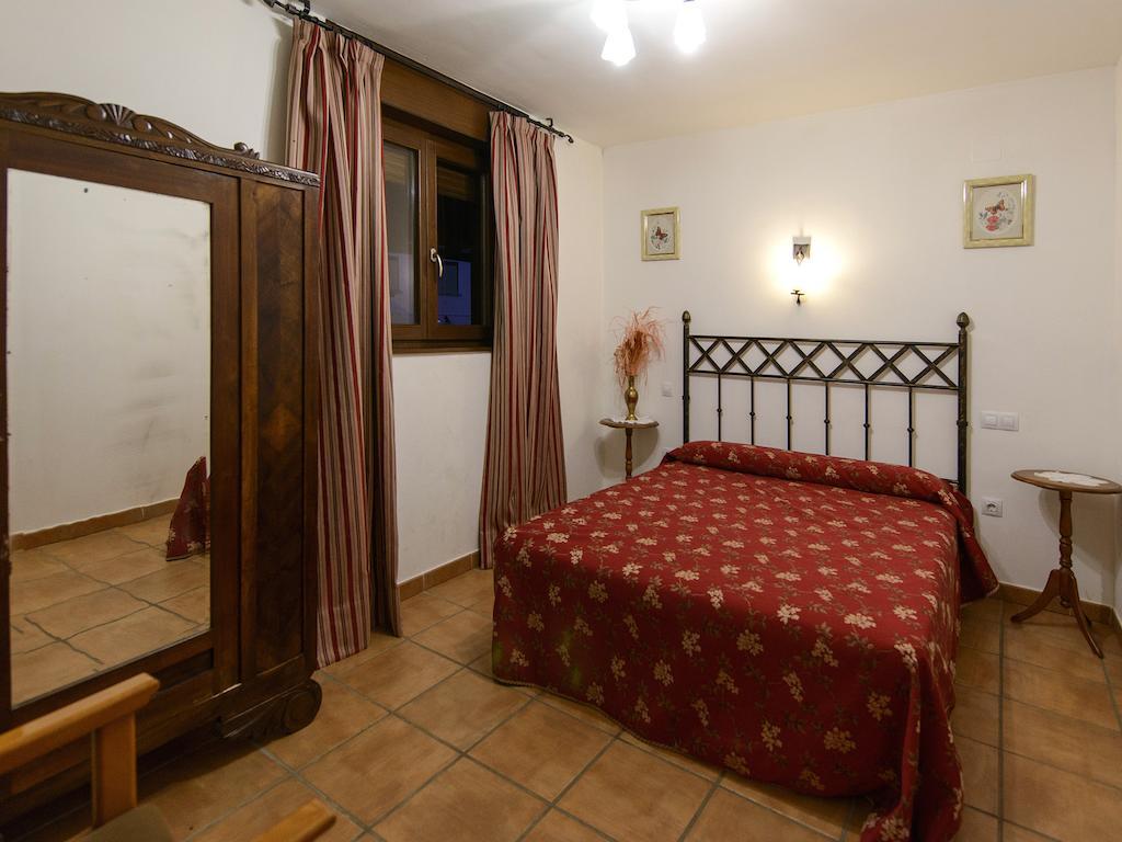 El Casar Del Puente Guest House Boca de Huergano Room photo