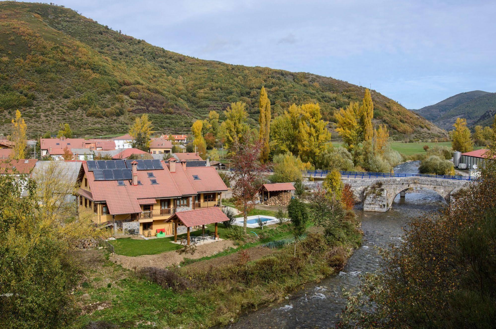 El Casar Del Puente Guest House Boca de Huergano Exterior photo
